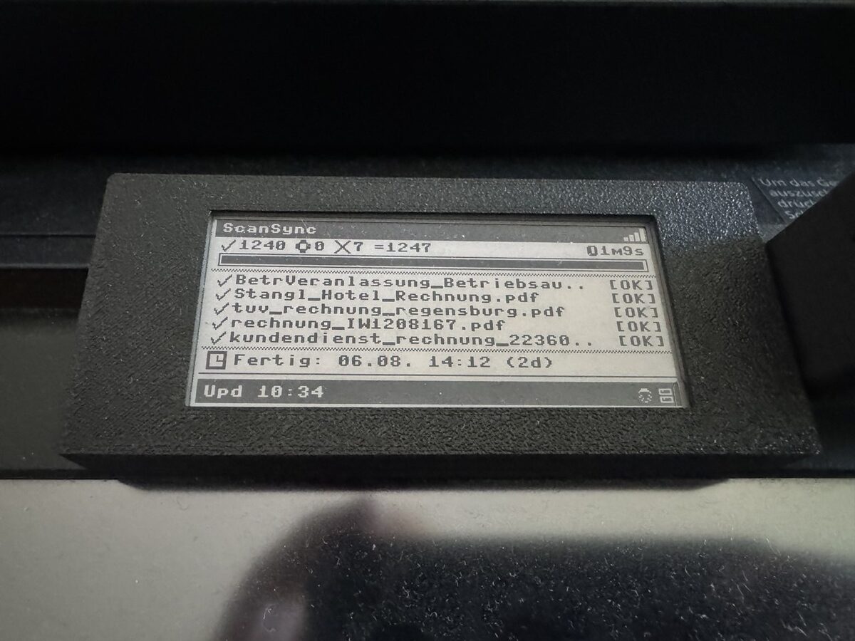 ScanSync Status Display mit E-Paper-Anzeige am Dokumentenscanner